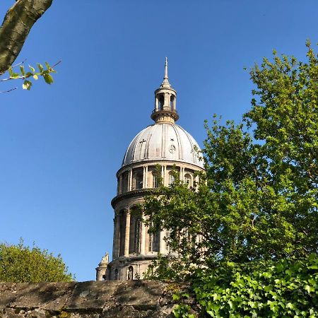 Aux Pieds De La Cathedrale Apartamento Boulogne-sur-Mer Exterior foto