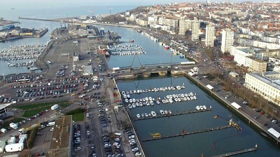 Aux Pieds De La Cathedrale Apartamento Boulogne-sur-Mer Exterior foto